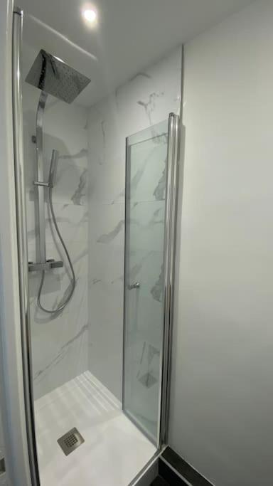 2-Bedroom Apartment For 4 People Near The Beach 梅利蒙 外观 照片