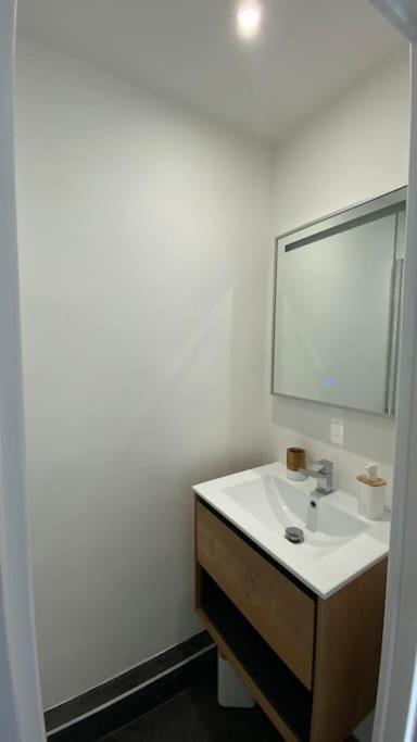 2-Bedroom Apartment For 4 People Near The Beach 梅利蒙 外观 照片